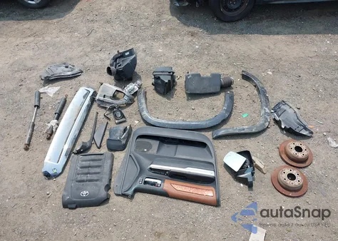 2018 Toyota Tundra 1794 5.7L V8 z USA, uszkodzony, nr VIN 5TFAW5F15JX761406